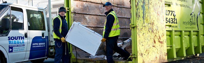 how to stay safe when hiring a skip feature image